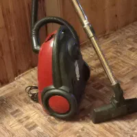 یکدستگاه جاروبرقی سالم