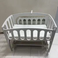 تخت کنار مادر