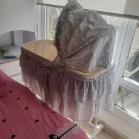 گهواره کنار تخت مادر