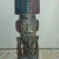 مجسمه ماسک چوبی دیواری و چینی گلدانی