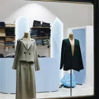 فروشنده بوتیک زنانه
