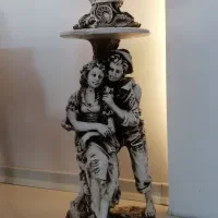 مجسمه تزئینی با پایه