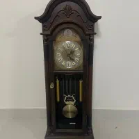 ساعت کلاسیک و بسیار شیک و کاملا سالم
