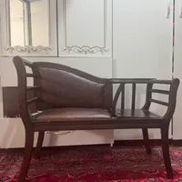 میز تمام چوب با نشیمن چرم