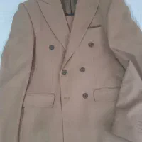 کت و شلوار چهار دکمه بسیار تمیز و نو