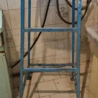 چهارپایه آهنی محکم