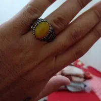 انگشتر عقیق زرد میفروشم خیلی خوبه با نقره اصل