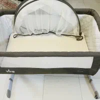 تخت کنار مادر