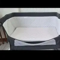 تخت کنار مادر