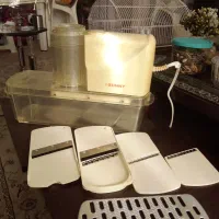 مقداری وسایل آشپزخانه و غیره