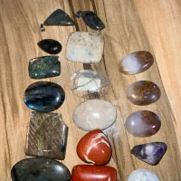 تعدادی سنگ نیمه قیمتی