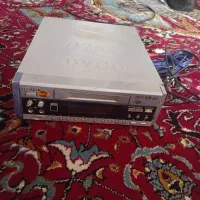 یک دی وی دی ویک عدد سی دی سالم همراه چند عددی دی