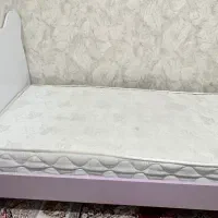 تخت کودک یا نوجوان همراه با تشک طبی در حد نو|تخت و سرویس خواب|چابهار, |دیوار