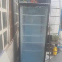 یه یخچال  فروشگاه