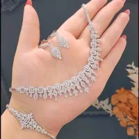 سرویس نقره همراه با جعبه کادوی مخملی ساعت نقره
