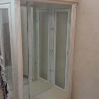 ۱ عدد ویترین یا گنجه درجه۱ با۲عدد پاتختی|مبلمان خانگی و میز عسلی|مشهد, هفت تیر (نه دره)|دیوار