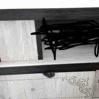 فروشی زیر تلویزیون