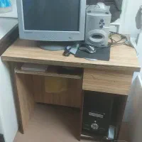 کامپیوتر و میز