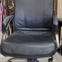 صندلی چرخان سالم درحد