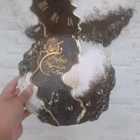 یک عدد ساعت دیواری و جا کلیدی