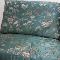 دو عدد پشتی بسیار نرم و از الیاف منعطف