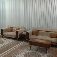 مبل هفت نفره با جلو مبلی سالم بفروش میرسد