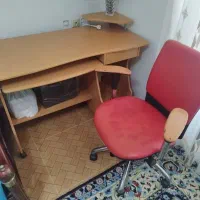 میز کامپیوتر و صندلی چرخ دار و تخت وکمد اینه دار