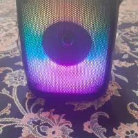 یک عدد اسپیکر