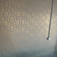 اجرای طرح کاغذ دیواری ورنگ پلاستیک