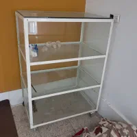 ویترین شیشه ای