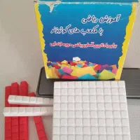 تعدادی اسباب بازی و وسایل کمک آموزشی
