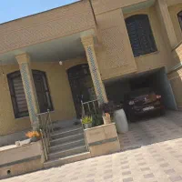 1طبقه دربست 250زیربنا.360 متر.4خاب.بربولوارگل آرا