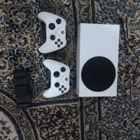 ایکس باکس سری اس همراه با دو دسته