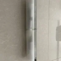 چراغ دیوارکوب بالای ایینه