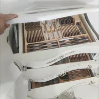 میز قاشق چنگال و تابلو فرش