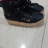 پوت و نیم پوت|کیف، کفش، کمربند|صدرا-فارس, فاز ۲|دیوار