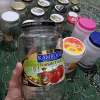تعدادی شیشه و دبه خالی