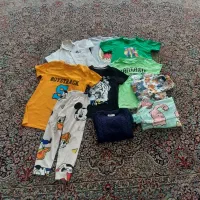 تعداد زیادی لباس