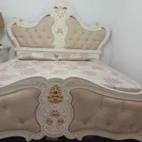 تخت خواب و تشک و دوتا پاتختی سالم و شیک