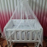 تخت کنار مادر