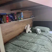 تخت دو طبفه جا دار مناسب کودکان و دارای چراغ خواب