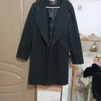 تعدادی لباس مجلسی و مانتو و شال و شلوار