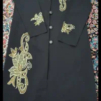 تعدادی لباس شال و روسری ومانتو وشلوار