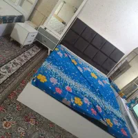 تخت دونفره باتشک وپاتختی و میزارایش