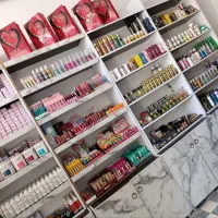 فروشنده خانم برای لوازم آرایشی