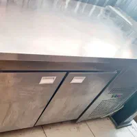 یخچال خوابیده و میزکار