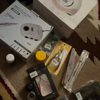 لوازم کاشت ناخن به فروش میرسد