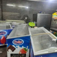 تعدادی فریزر شیشه ای وچهار درب