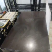 میز منشی و کامپیوتر