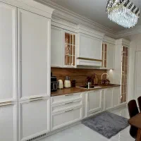 به یک نفر شاگرد ماهر و نیمه ماهر